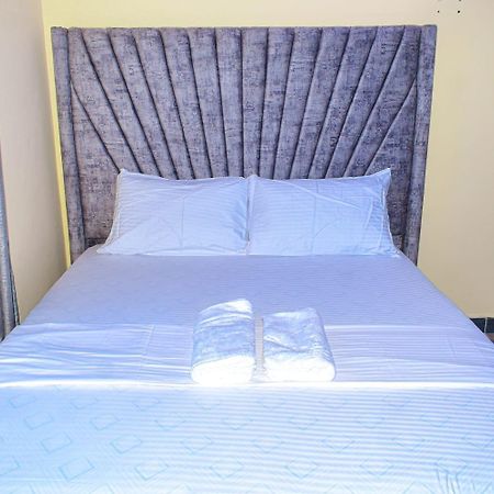 Lux Suites Bamburi Furnished Apartments Esterno foto