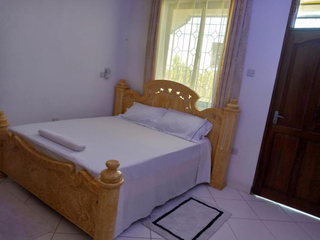 Lux Suites Bamburi Furnished Apartments Esterno foto