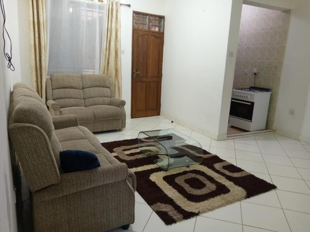 Lux Suites Bamburi Furnished Apartments Esterno foto