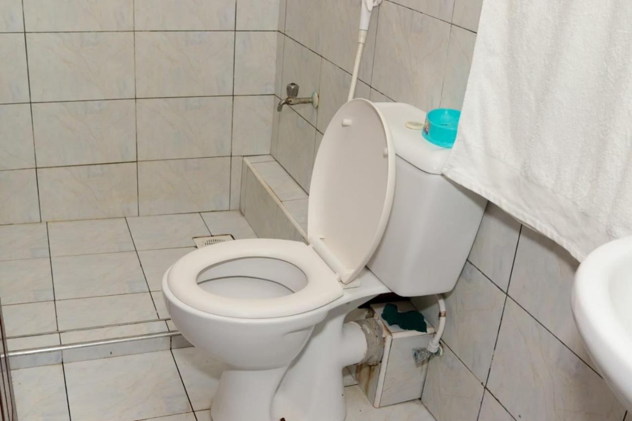 Lux Suites Bamburi Furnished Apartments Esterno foto