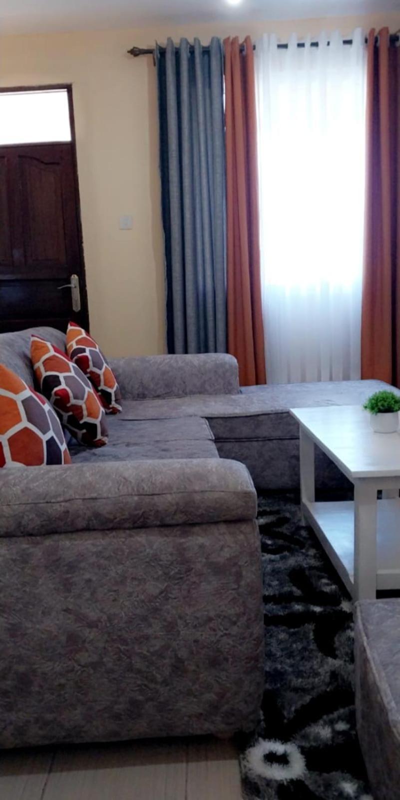 Lux Suites Bamburi Furnished Apartments Esterno foto