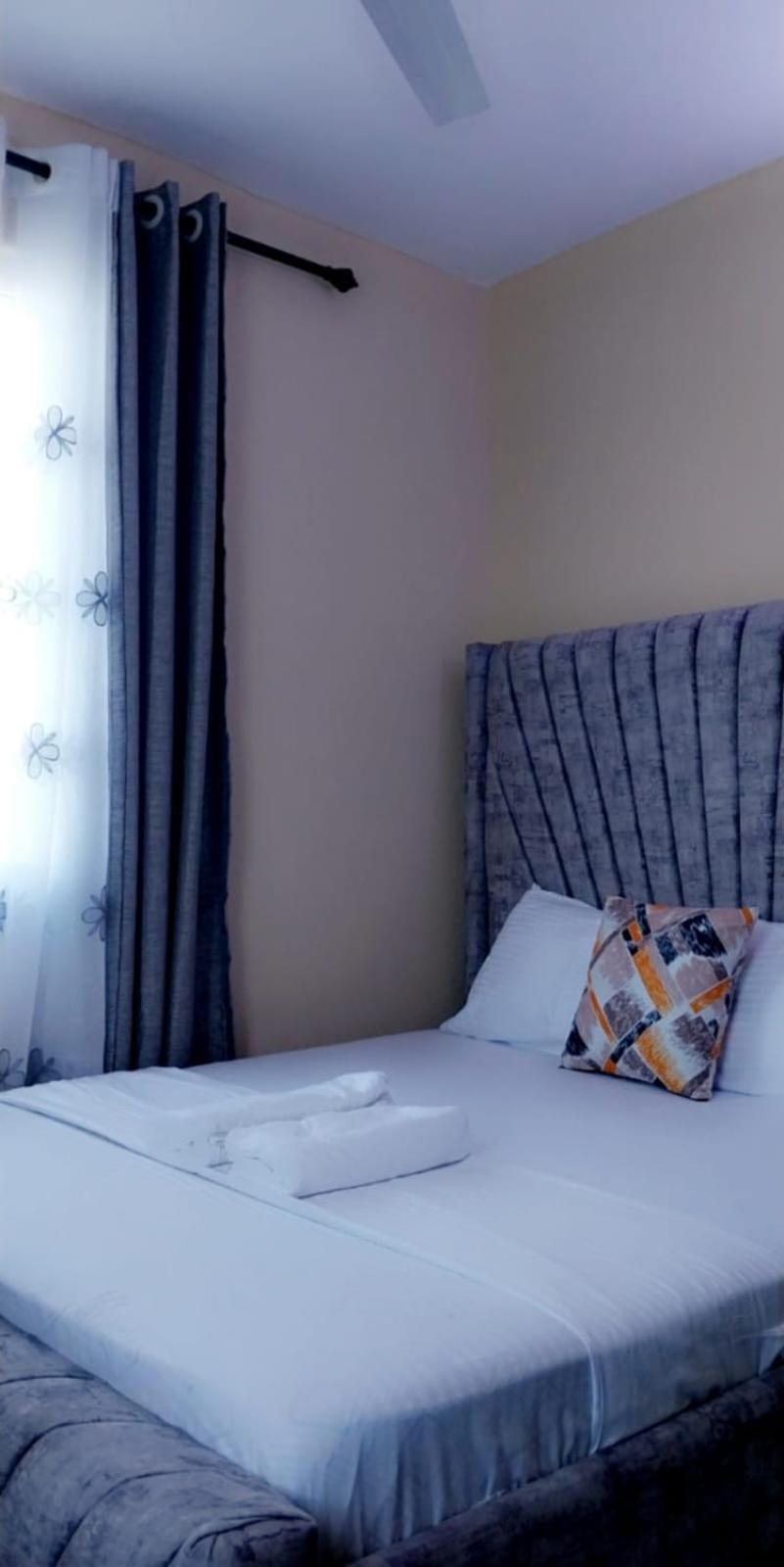 Lux Suites Bamburi Furnished Apartments Esterno foto