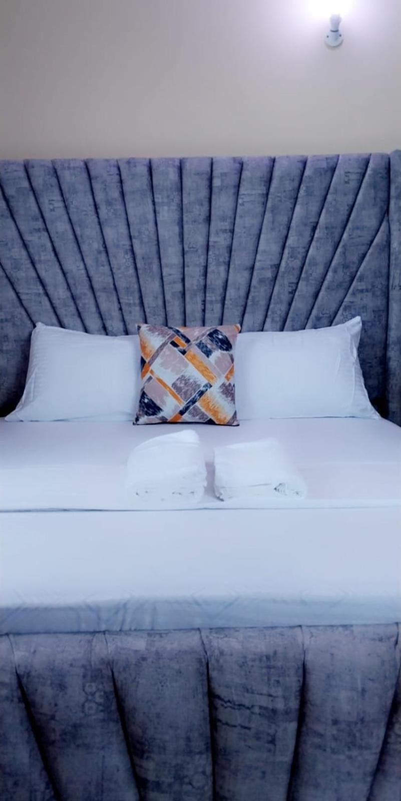 Lux Suites Bamburi Furnished Apartments Esterno foto