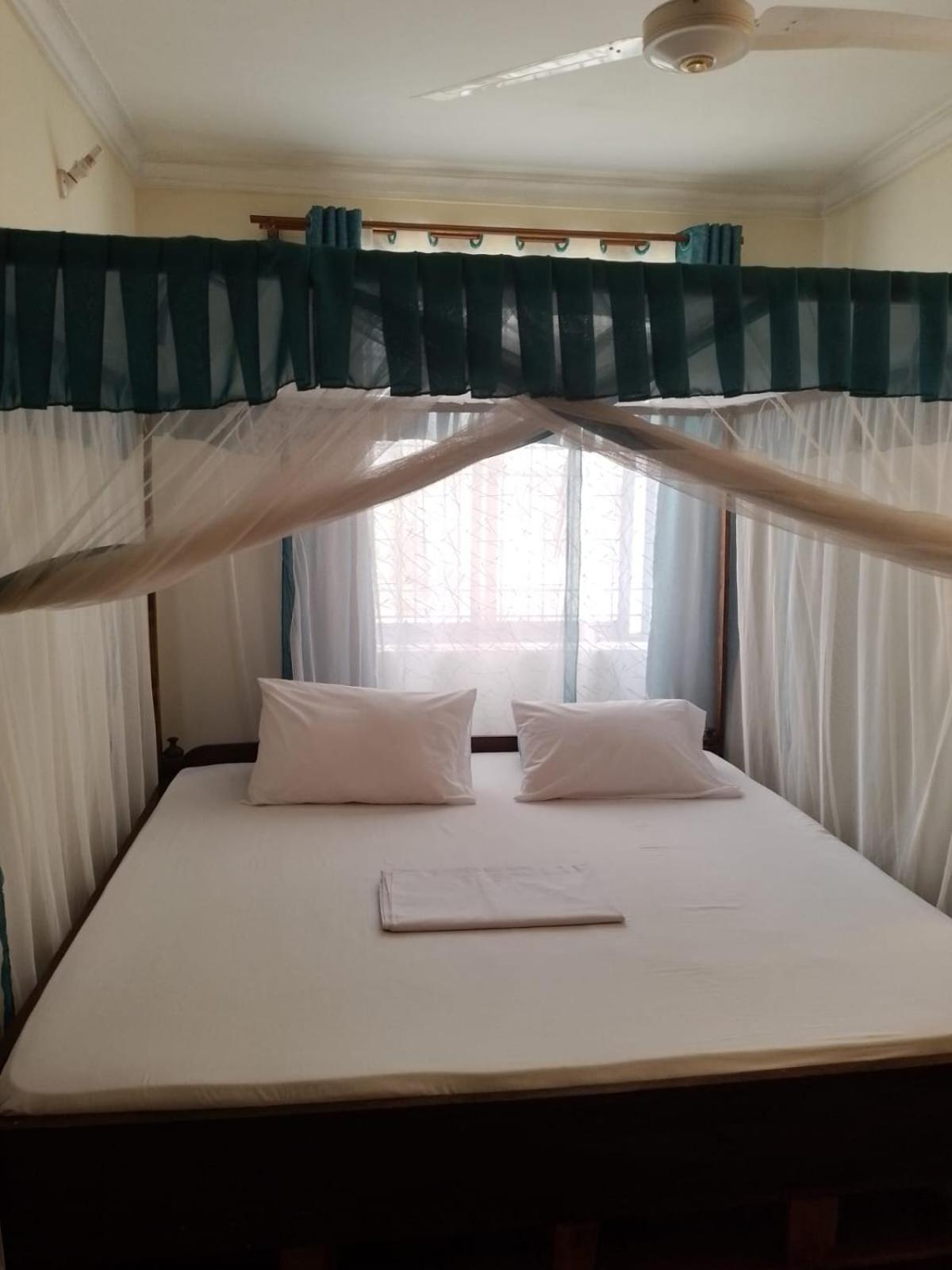 Lux Suites Bamburi Furnished Apartments Esterno foto